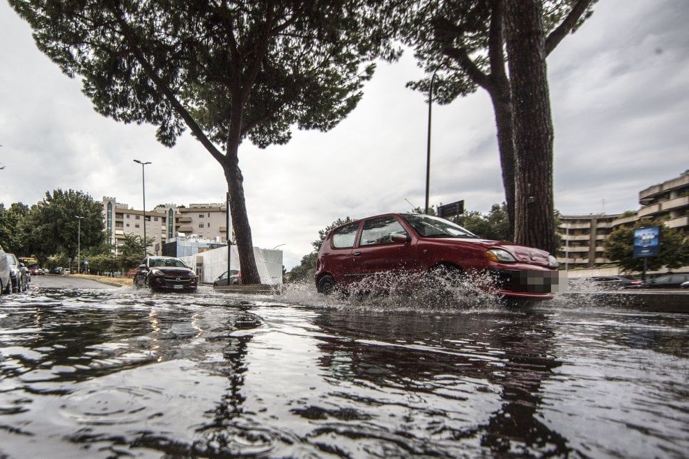 Floods cause havoc in Rome Wanted in Rome