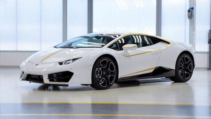 forfatter billede fællesskab Pope Francis raffles his white Lamborghini - Wanted in Rome