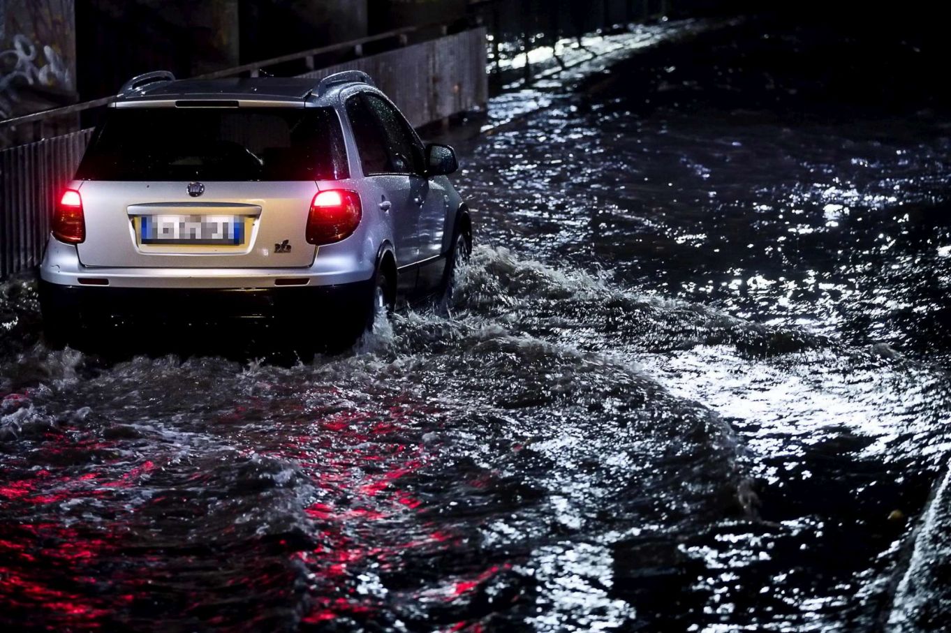 Rome motorists trapped in floods Wanted in Rome