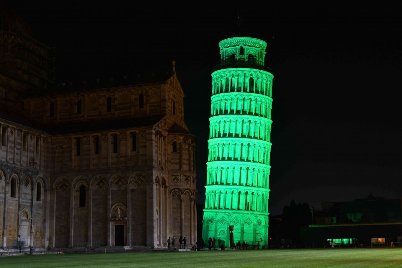 landmarks go green for st patricks day