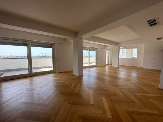 Brand new 3-bedroom penthouse with huge terrace! - image 1