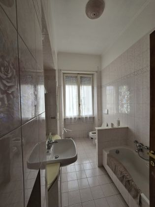 LUXURY APT FOR RENT IN PRATI, CENTRAL ROME - image 31