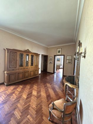 LUXURY APT FOR RENT IN PRATI, CENTRAL ROME - image 4