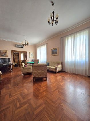 LUXURY APT FOR RENT IN PRATI, CENTRAL ROME - image 1