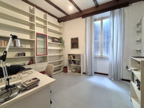 Characteristic flat in Trastevere - image 3