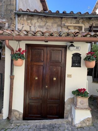 Two-bedroom home for sale in historic Palestrina - image 6