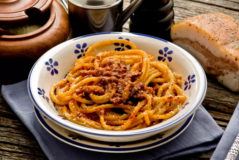 Italian Cooking: Bucatini all'Amatriciana - FlorenceItaly