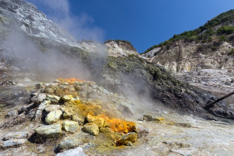 Il supervulcano dei Campi Flegrei in Italia è stato scosso da un potente terremoto