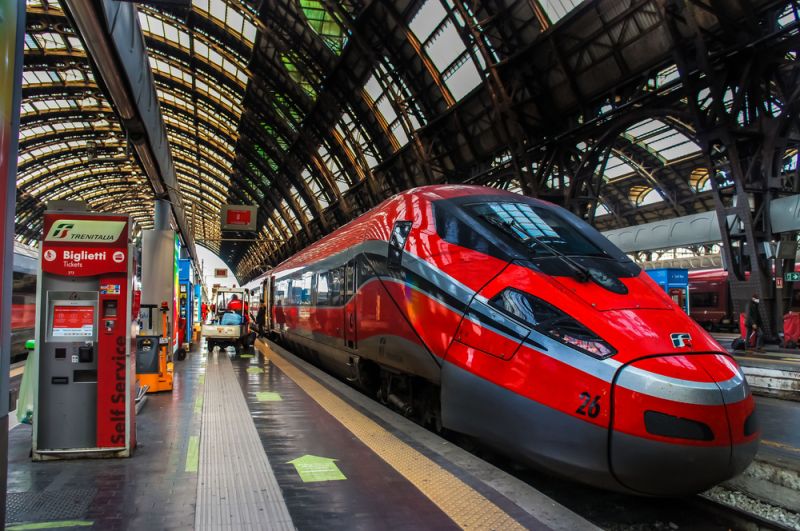 Italy transport minister halts Sunday train strike