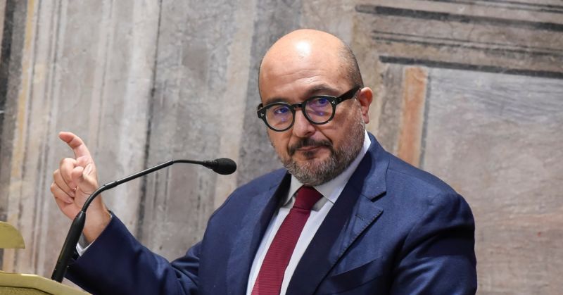 Italy culture minister makes gaffe about Columbus and Galileo