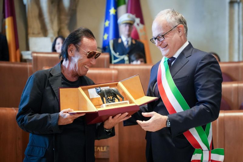 Antonello Venditti receives Rome's top honour