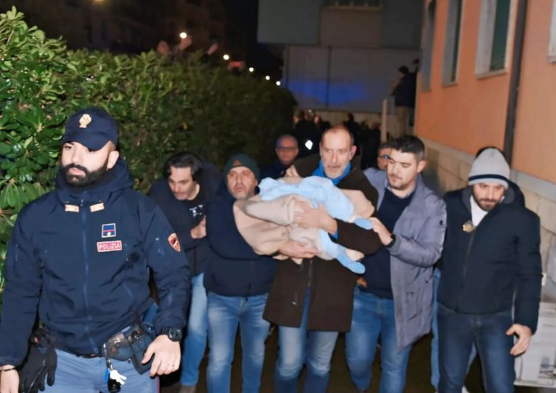 Italy police save newborn baby taken from hospital